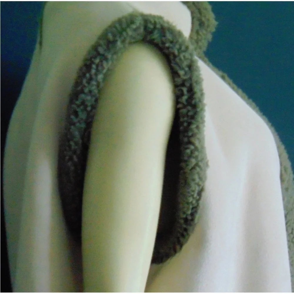 Anthropologie - Akemi + Kin Ivory Faux Suede Shearling Vest - One Size - Picture 7 of 11